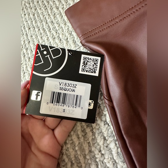 Size S - Picture 2 of 2